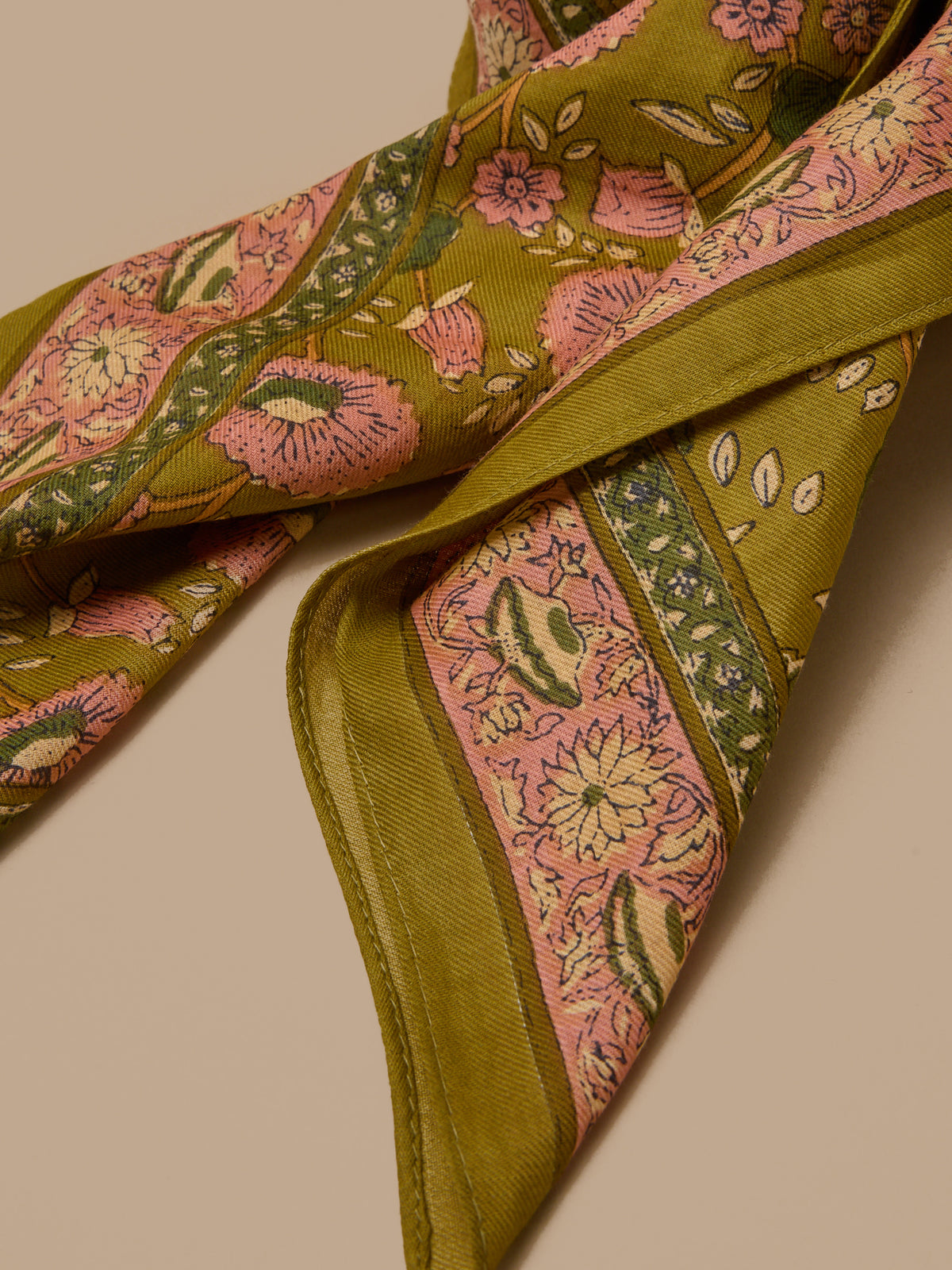 Foulard imprimé fleuri femme