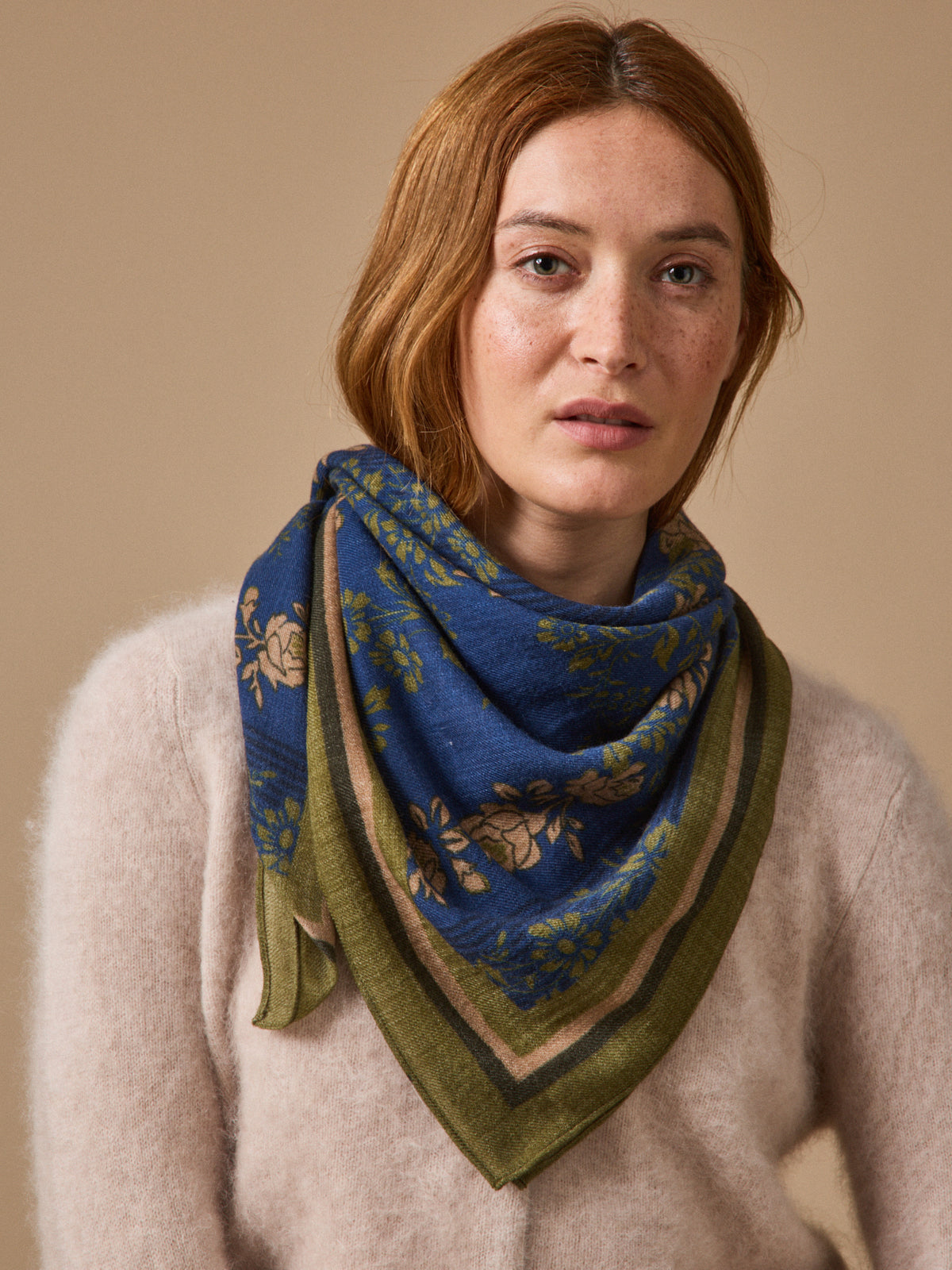 Women's wool scarf with floral print