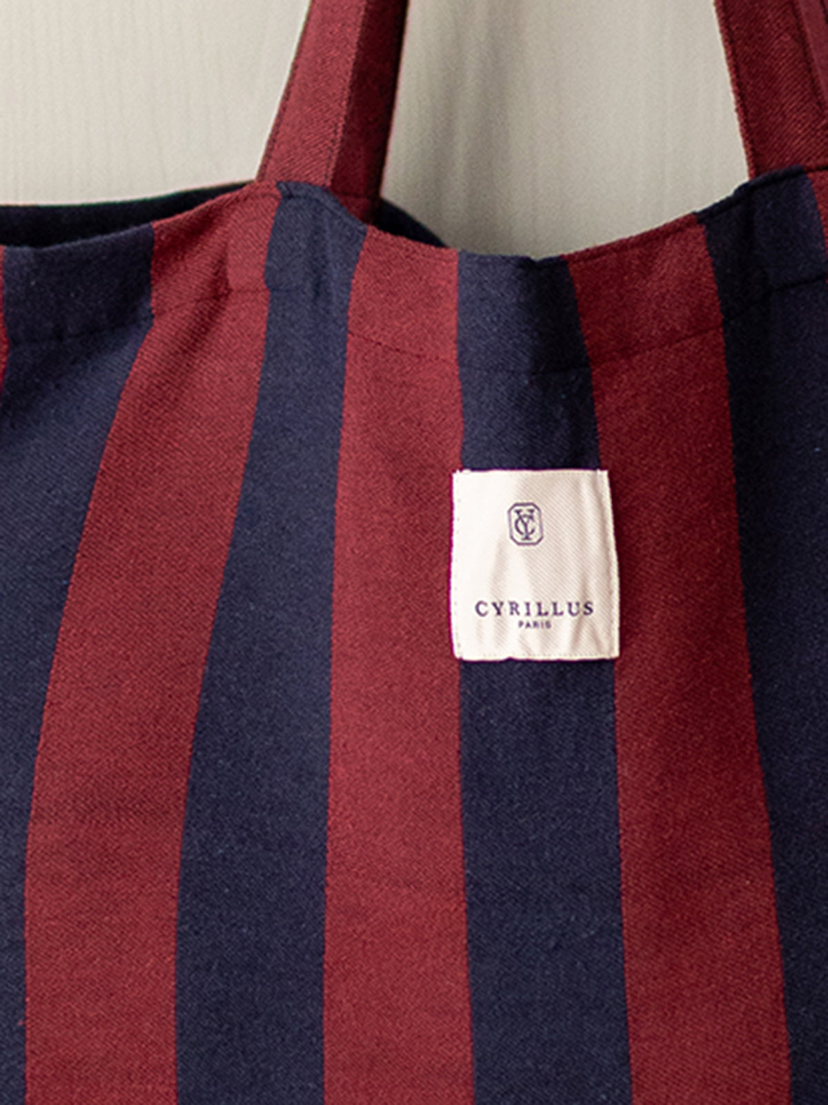 Shopping bag made with recycled fibers