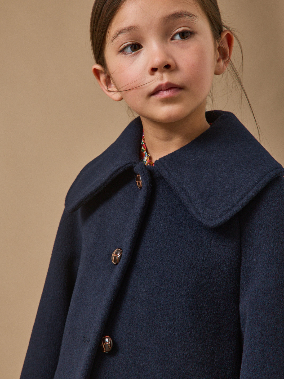 Girl's wool coat with large collar