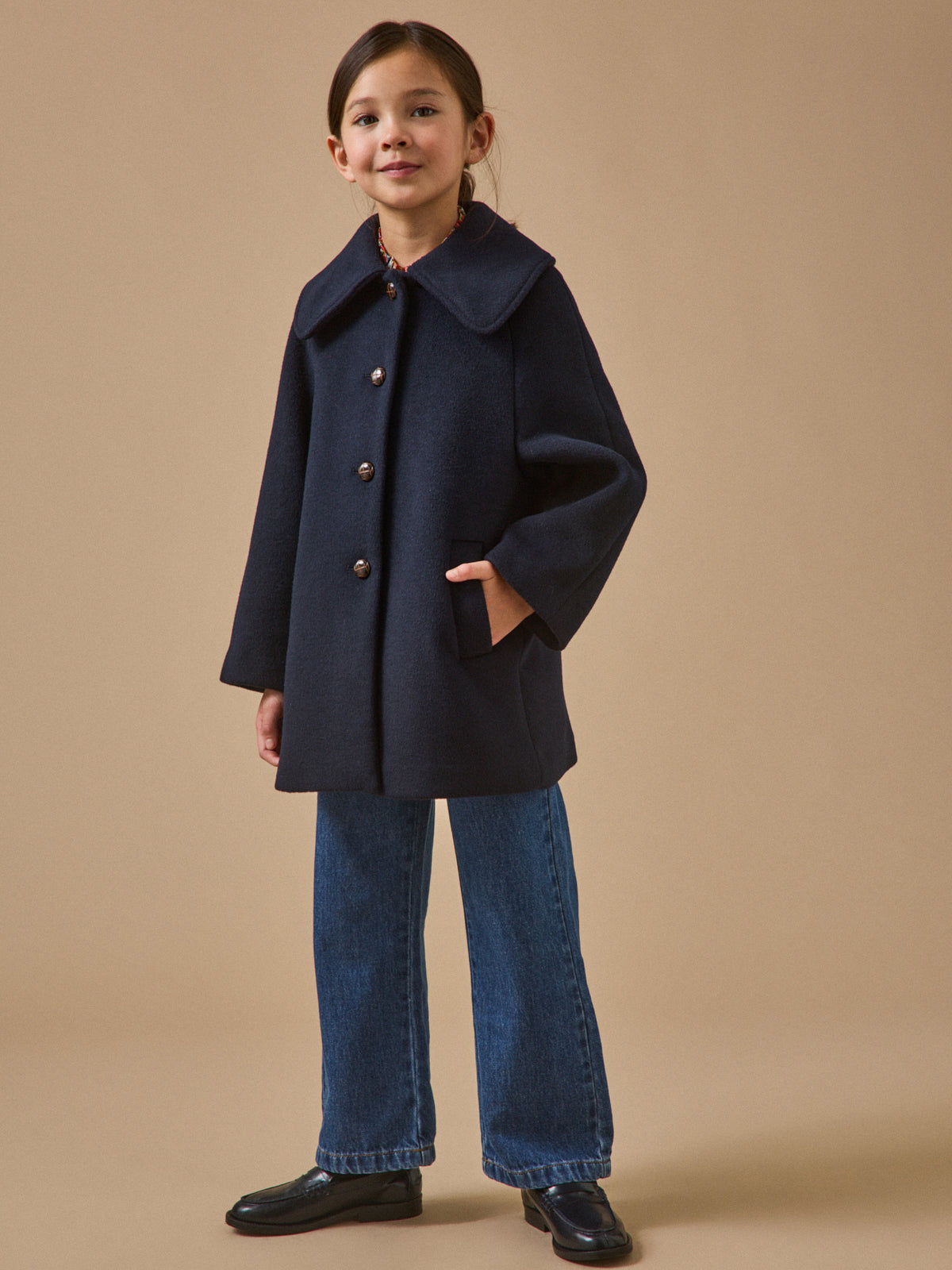 Girl's wool coat with large collar