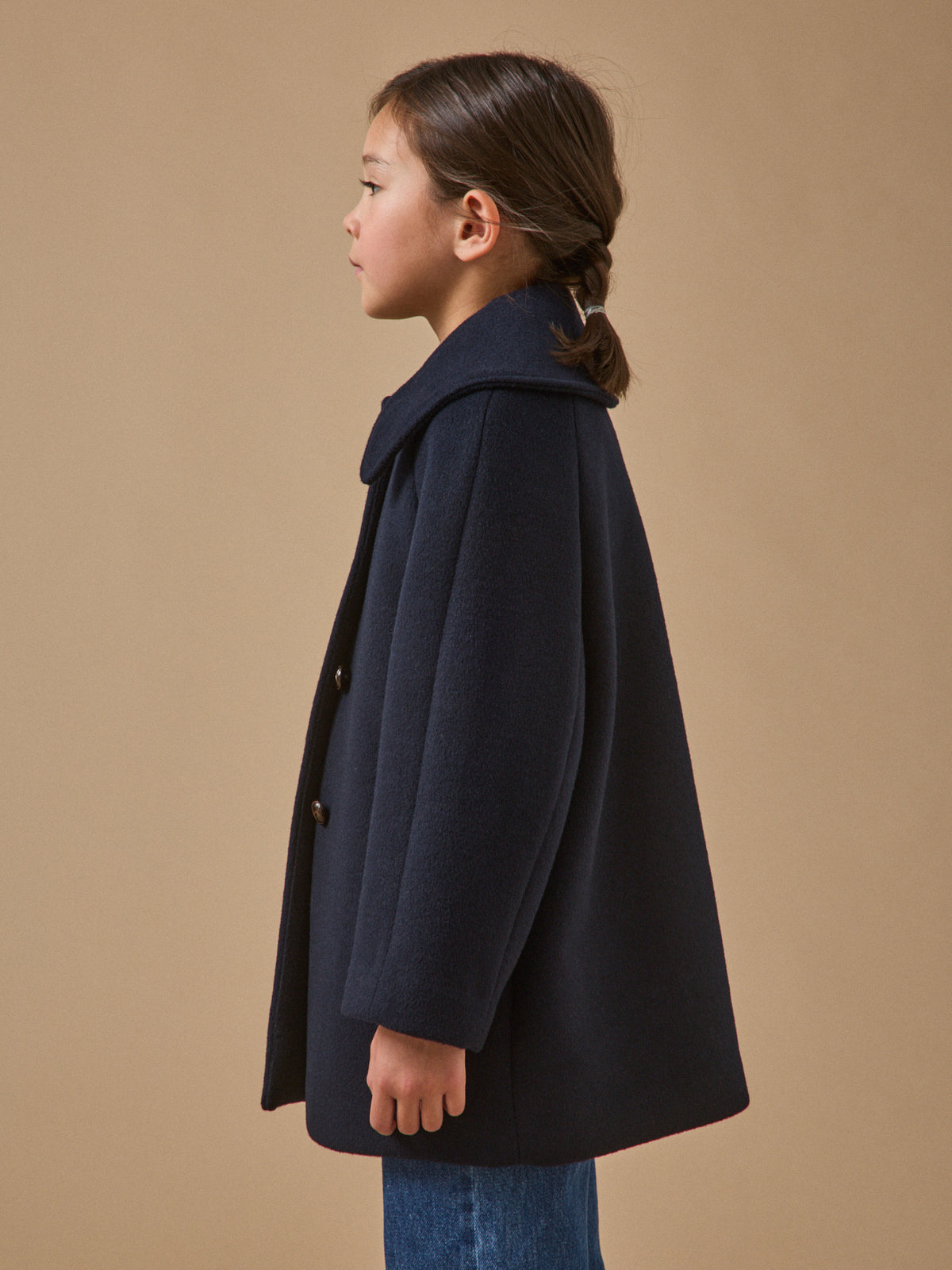 Girl's wool coat with large collar