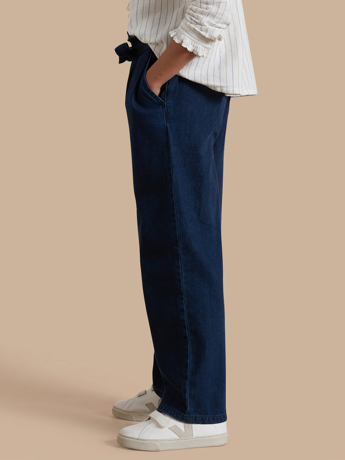 Girl's wide-leg trousers made with lightweight denim