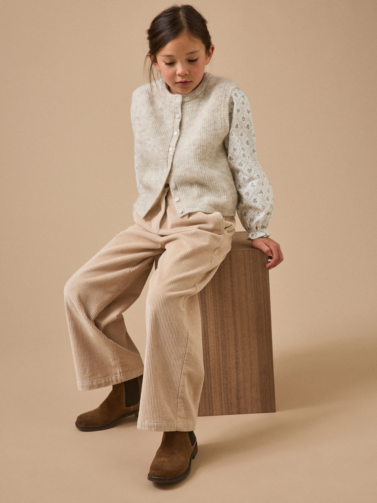 Girl's soft sleeveless cardigan