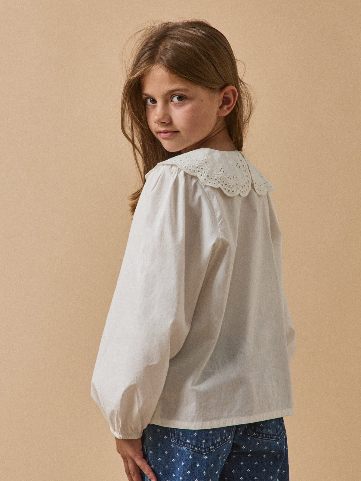 Girl's blouse with large collar