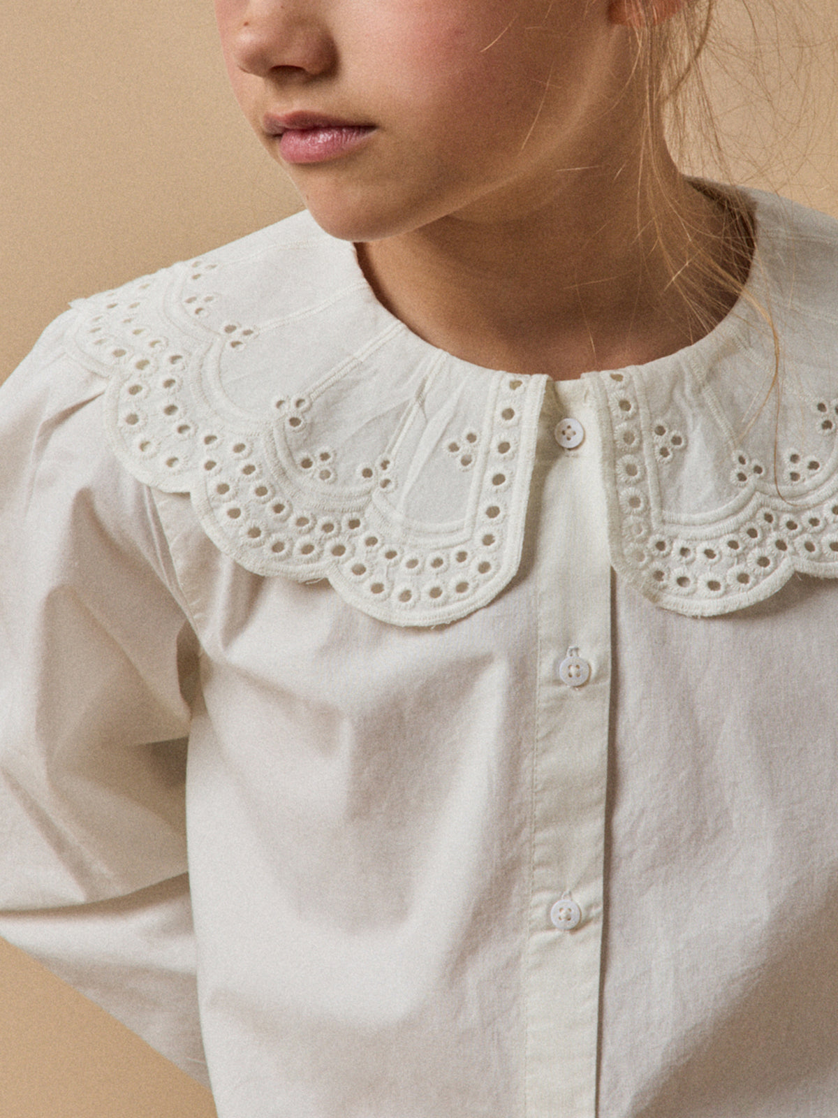 Girl's blouse with large collar