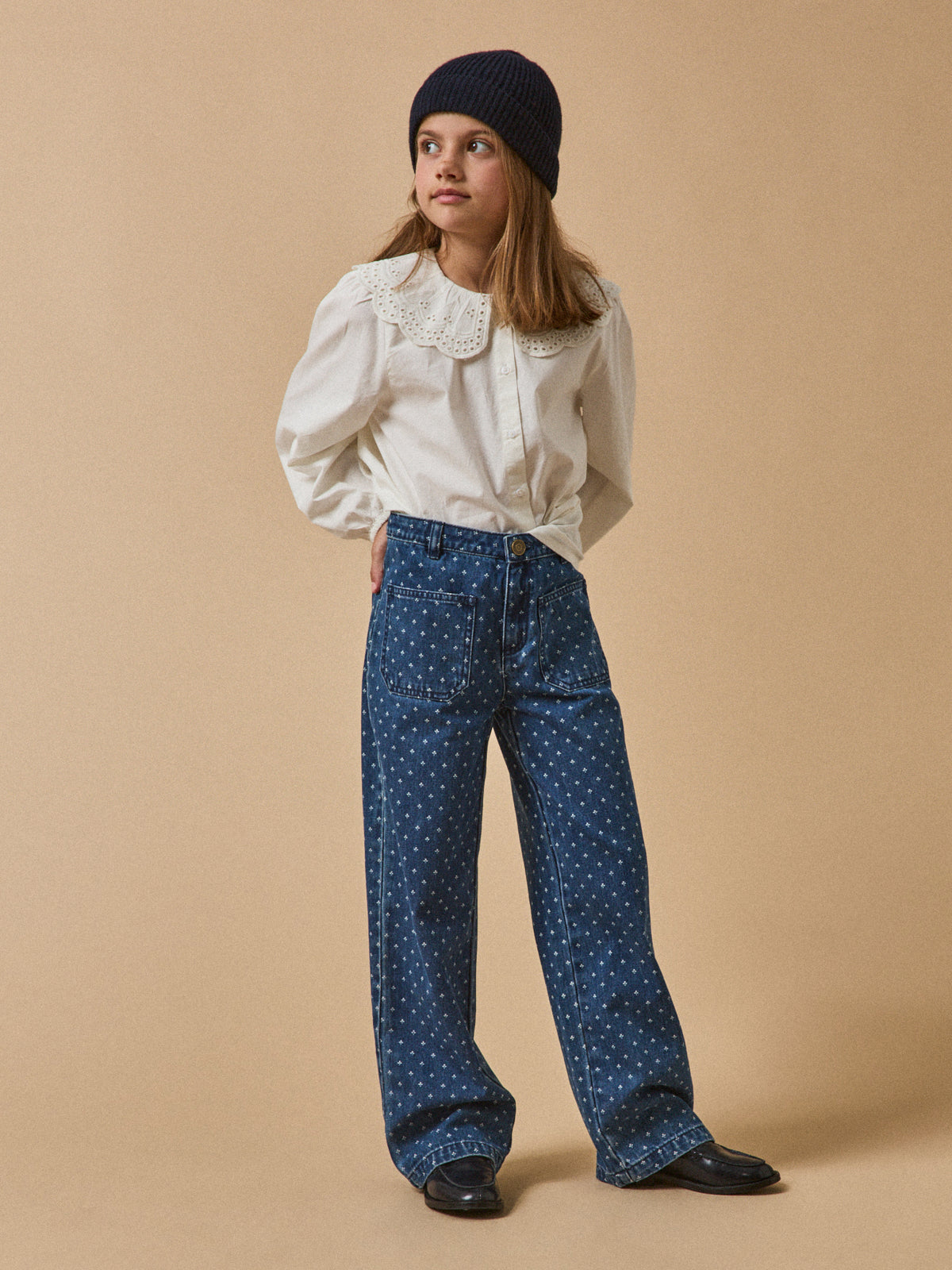 Girl's blouse with large collar