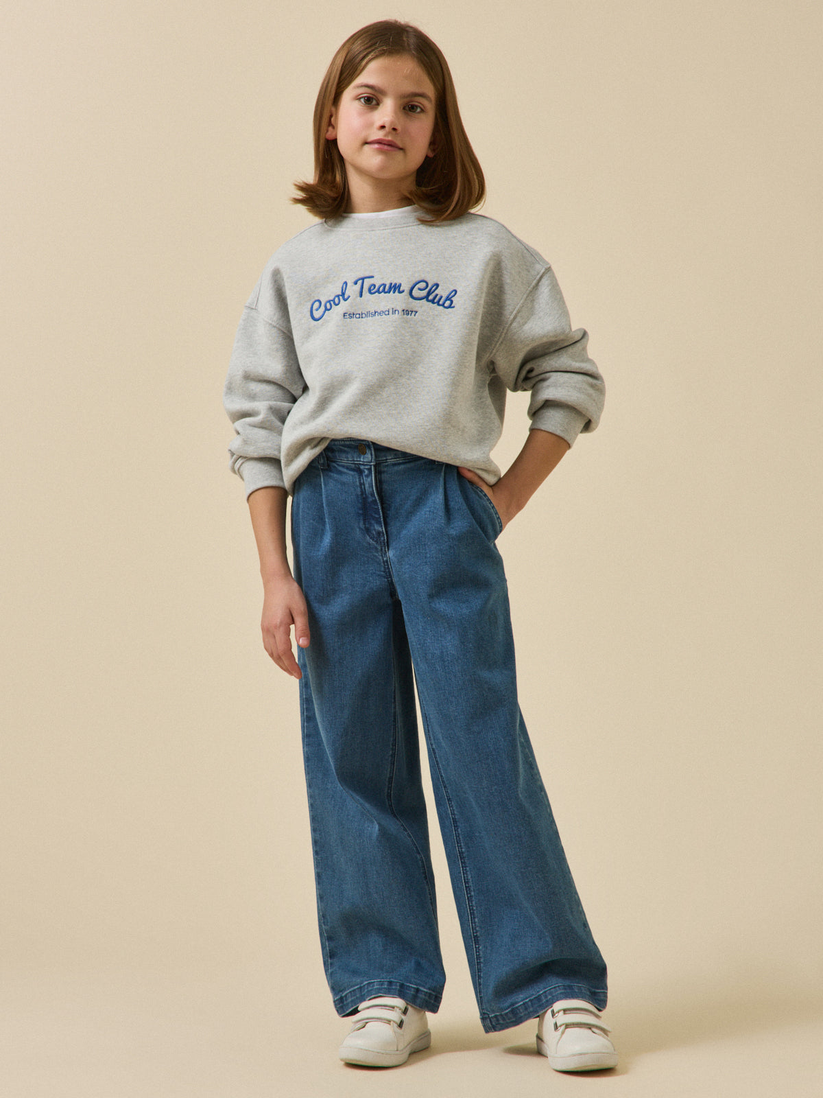 Sweat brodé Fille - Collection Junior
