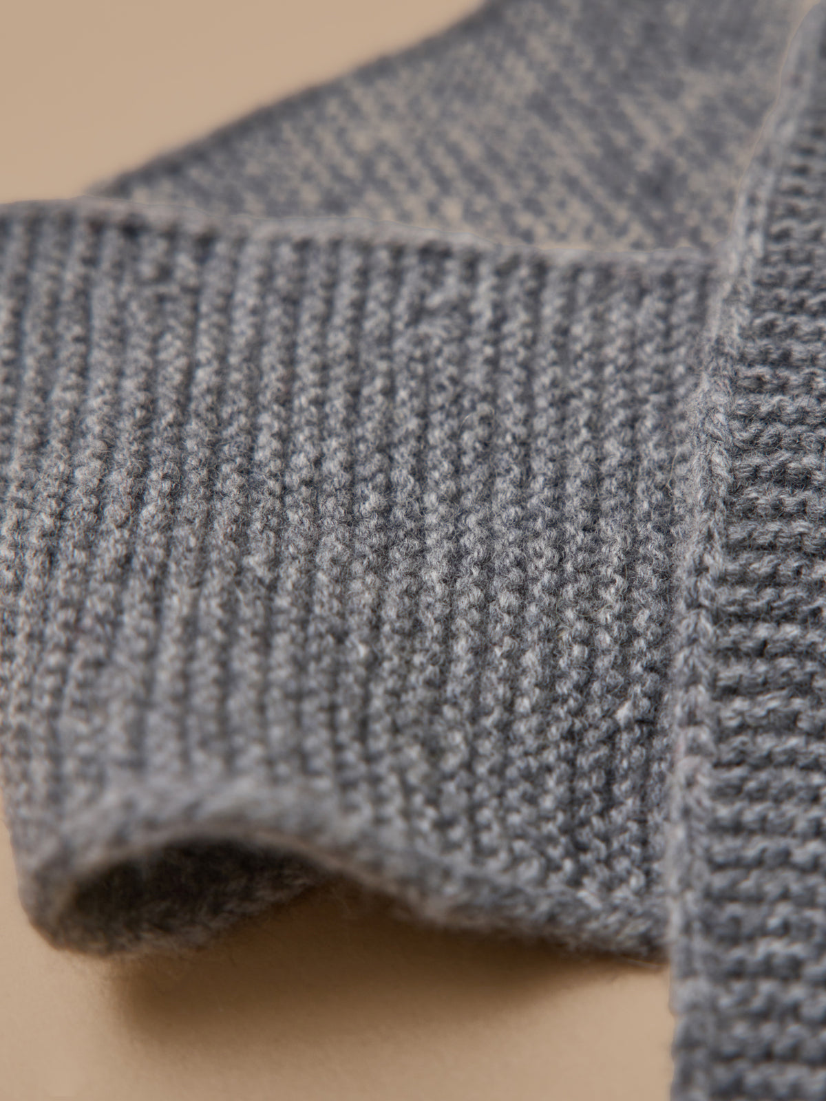 Girl's wool scarf
