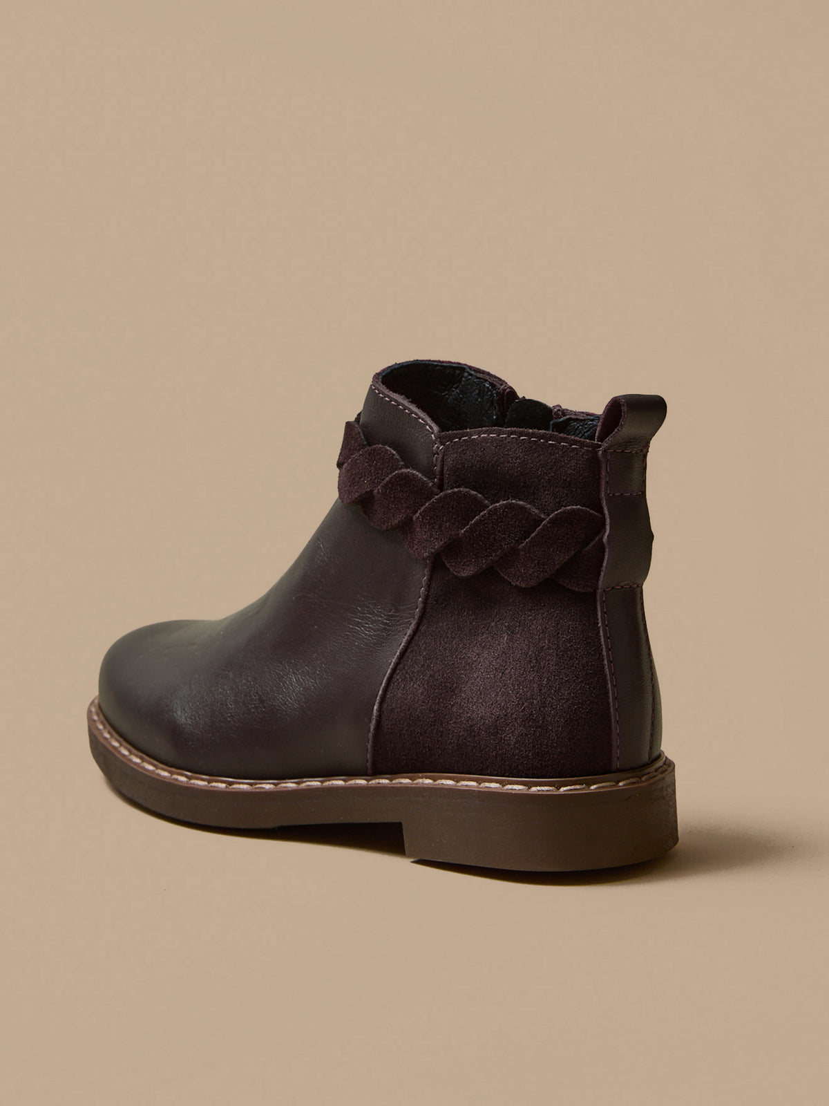 Girl's leather boots with braided trim