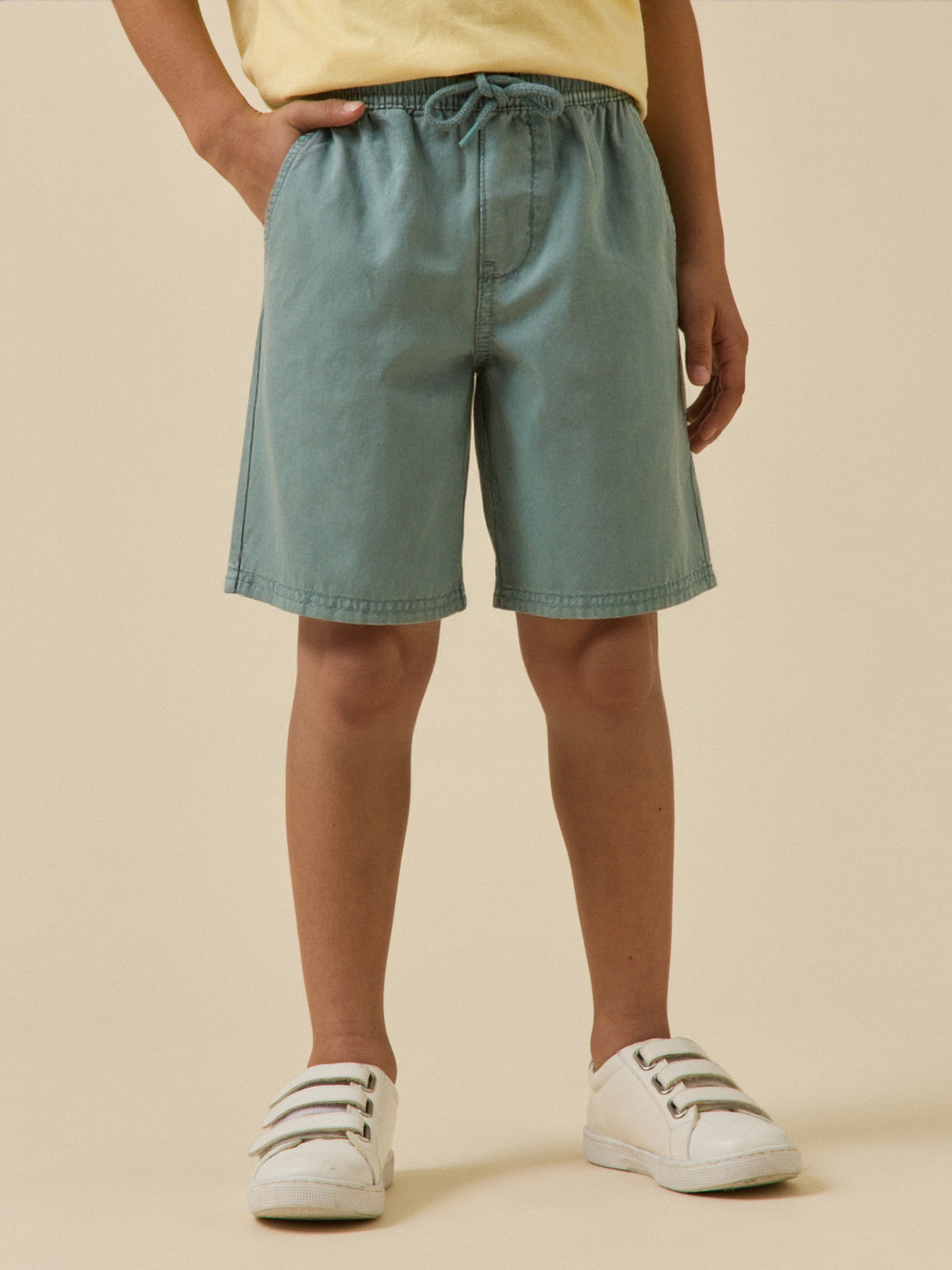 Boy's Bermuda shorts with elastic waistband