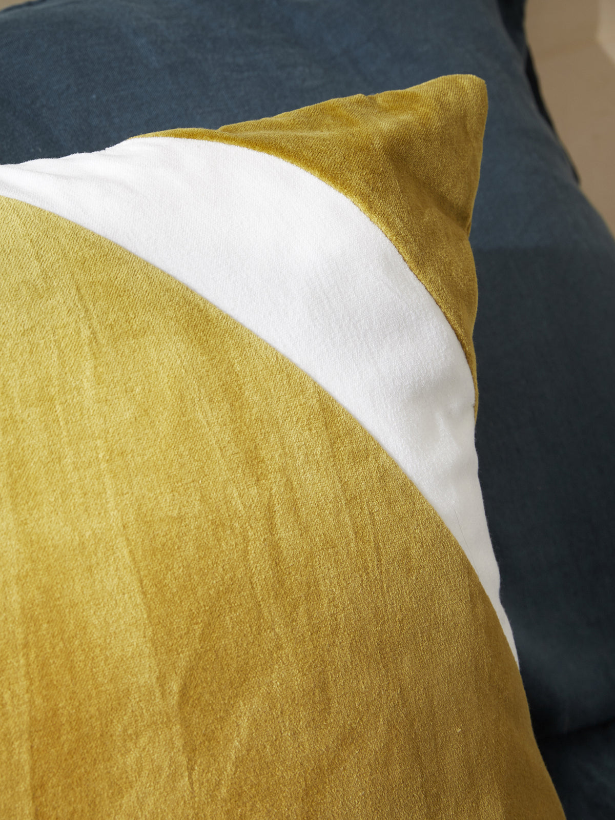Housse de coussin velours graphique